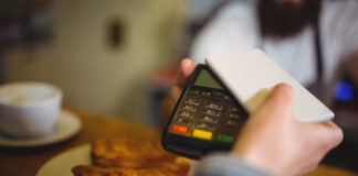 ¿El fin de las guerras de precios?: Por qué las ofertas ya no salvan el tráfico en restaurantes La percepción de valor en restaurantes cambia en 2026. - Freepick