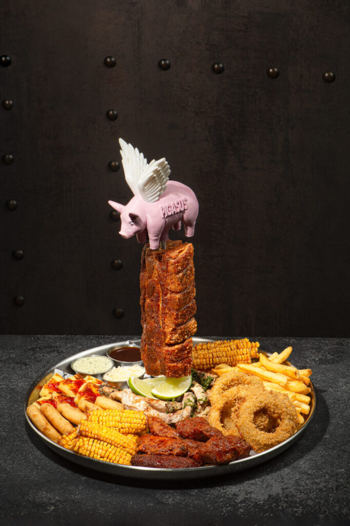 La cadena de restaurantes originaria de Medellín inaugura su primera sede en la capital, alcanzando 15 puntos de venta.
