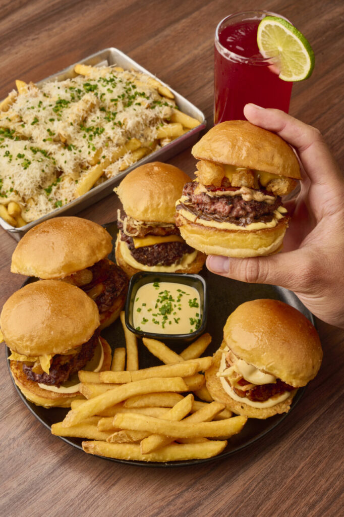 La nueva carta incorpora propuestas para compartir y acompañar las hamburguesas- Bicono